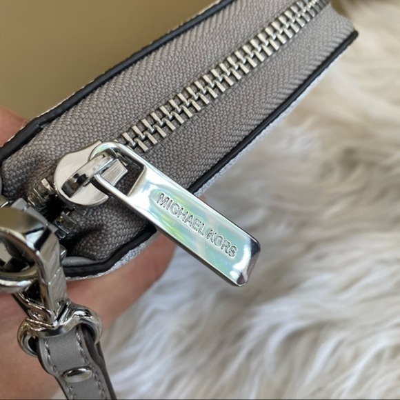 New Michael Kors jet set travel large continental wallet - Picture 8 of 10